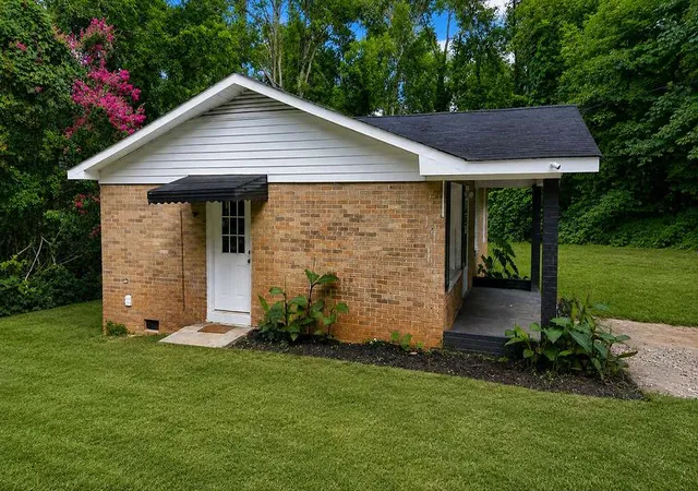 Photo 3 of Single family home for sale at 15 Railroad St, Honea Path, SC 29654 | MLS# 20305857 | Listing updated on 2026-09-17