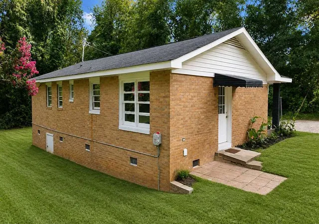 Photo 3 of Single family home for sale at 15 Railroad St, Honea Path, SC 29654 | MLS# 20305857 | Listing updated on 2026-09-17