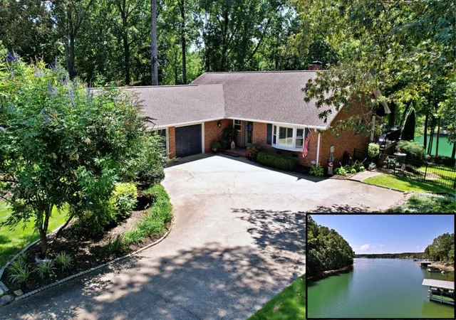 Photo 1 of Single family home for sale at 11001 Lake Ridge Ln, Seneca, SC 29672 | MLS# 20305637 | Listing updated on 2026-09-14