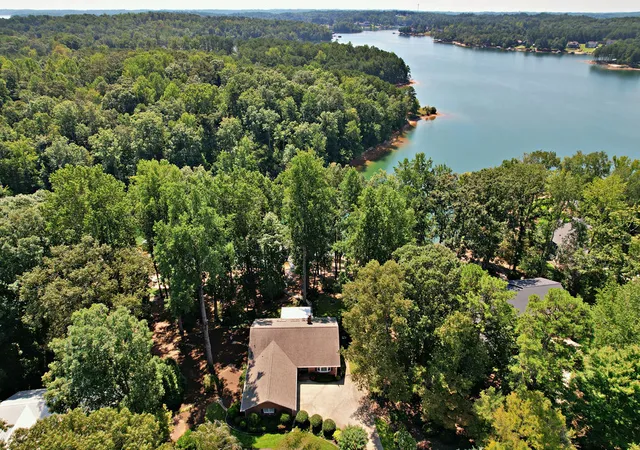 Photo 3 of Single family home for sale at 11001 Lake Ridge Ln, Seneca, SC 29672 | MLS# 20305637 | Listing updated on 2026-09-14