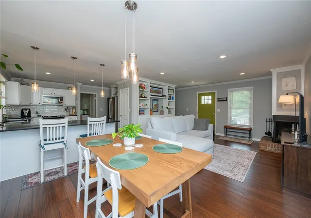 Photo 4 of Single family home for sale at 10 Meadowview Dr, Taylors, SC 29687 | MLS# 20305870 | Listing updated on 2026-09-10