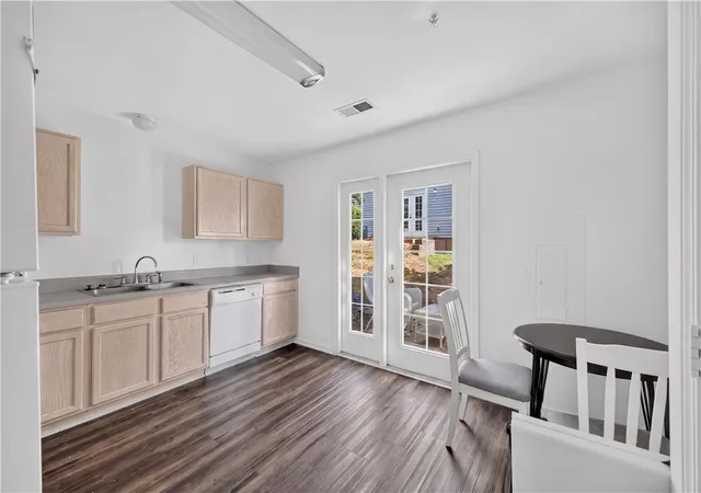 Photo 4 of Townhouse for sale at 116 E University Village Dr, Central, SC 29630 | MLS# 20305934 | Listing updated on 2026-09-08