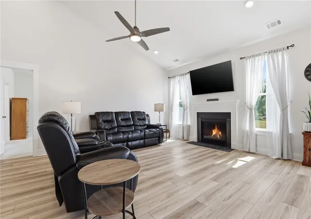 Photo 4 of Single family home for sale at 123 Ives Way, Piedmont, SC 29673 | MLS# 20305961 | Listing updated on 2026-09-14