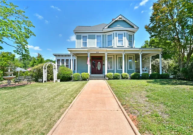 Photo 2 of Sale Pending at 902 W Market St, Anderson, SC 29624 | MLS# 20305762 | Listing updated on 2026-09-17