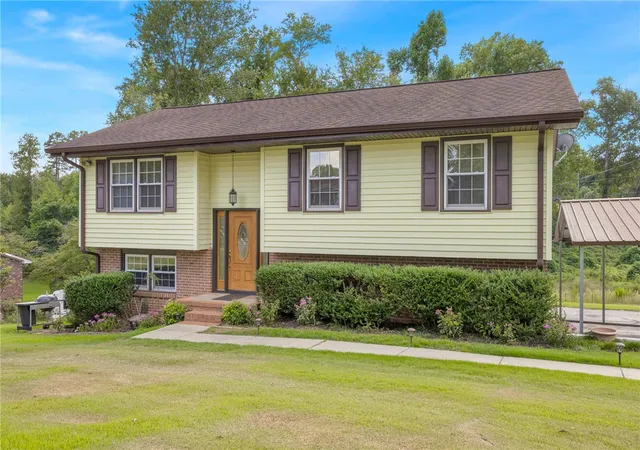 Photo 2 of Single family home for sale at 110 Earl St, Pickens, SC 29671 | MLS# 20305960 | Listing updated on 2026-09-08