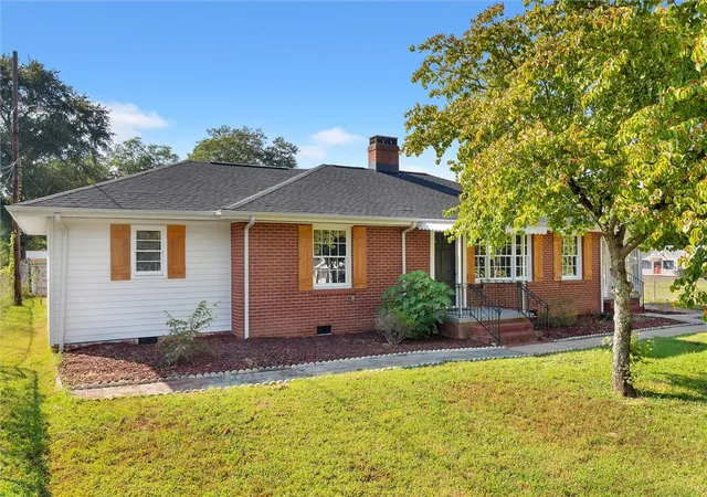 Photo 2 of Single family home for sale at 181 N Highway 150, Pacolet, SC 29372 | MLS# 20305752 | Listing updated on 2026-09-24