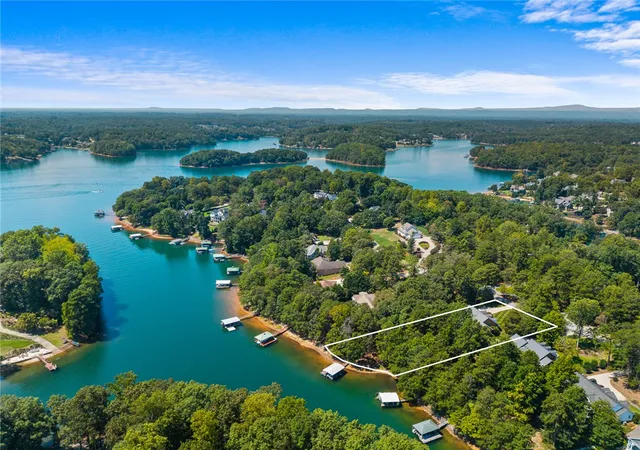 Photo 2 of Single family home for sale at 123 Pinnacle Pointe Dr, Seneca, SC 29672 | MLS# 20305129 | Listing updated on 2026-09-14