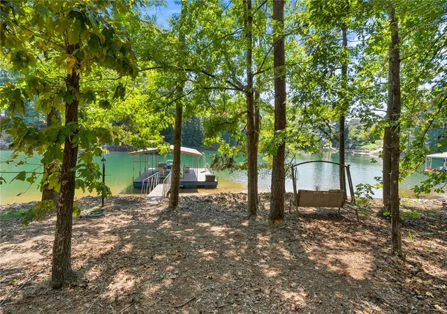 Photo 3 of Single family home for sale at 123 Pinnacle Pointe Dr, Seneca, SC 29672 | MLS# 20305129 | Listing updated on 2026-09-14