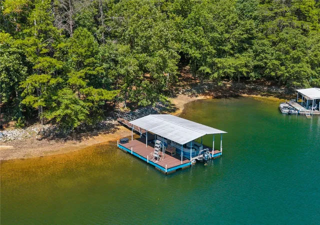 Photo 3 of Single family home for sale at 123 Pinnacle Pointe Dr, Seneca, SC 29672 | MLS# 20305129 | Listing updated on 2026-09-14