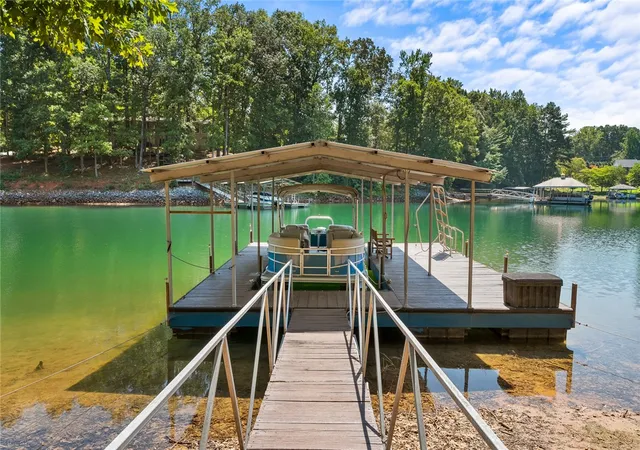 Photo 4 of Single family home for sale at 123 Pinnacle Pointe Dr, Seneca, SC 29672 | MLS# 20305129 | Listing updated on 2026-09-14