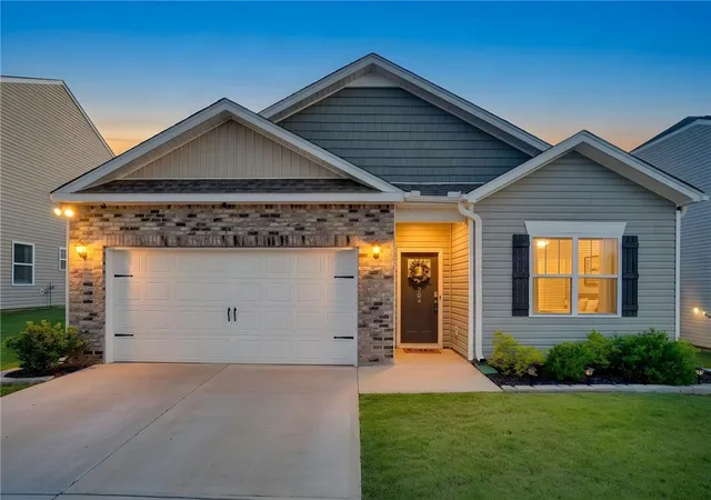 Photo 1 of Single family home for sale at 204 Fountain Oak Ln, Easley, SC 29642 | MLS# 20305964 | Listing updated on 2026-09-12