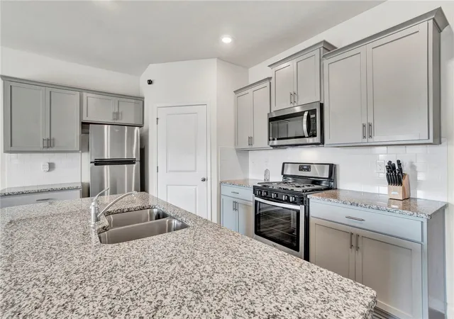 Photo 2 of Single family home for sale at 204 Fountain Oak Ln, Easley, SC 29642 | MLS# 20305964 | Listing updated on 2026-09-12