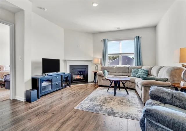 Photo 3 of Single family home for sale at 204 Fountain Oak Ln, Easley, SC 29642 | MLS# 20305964 | Listing updated on 2026-09-12