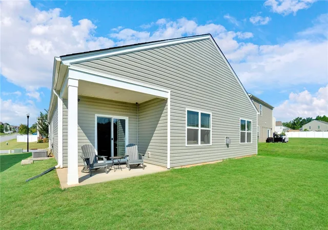 Photo 4 of Single family home for sale at 204 Fountain Oak Ln, Easley, SC 29642 | MLS# 20305964 | Listing updated on 2026-09-12