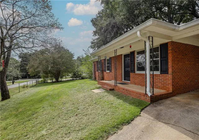 Photo 3 of Single family home for sale at 103 Belmont Cir, Easley, SC 29642 | MLS# 20305977 | Listing updated on 2026-09-09