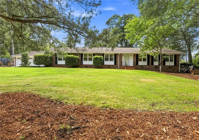 Photo 2 of Single family home for sale at 112 Lakeview Cir, Clemson, SC 29631 | MLS# 20305918 | Listing updated on 2026-09-09