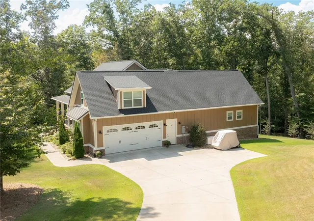 Photo 3 of Single family home for sale at 555 Riverstead Dr, Marietta, SC 29661 | MLS# 20306011 | Listing updated on 2026-09-09