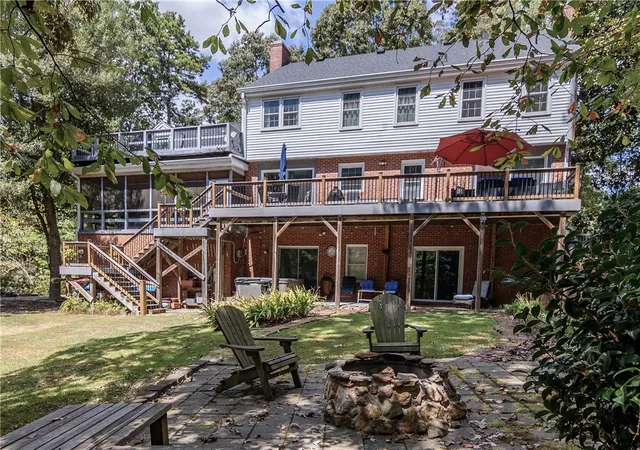 Photo 3 of Single family home for sale at 620 Seminole Point Rd, Fair Play, SC 29643 | MLS# 20305921 | Listing updated on 2026-09-15