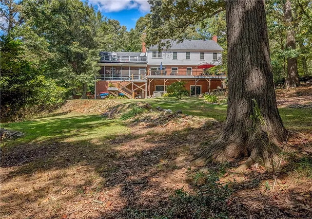 Photo 3 of Single family home for sale at 620 Seminole Point Rd, Fair Play, SC 29643 | MLS# 20305921 | Listing updated on 2026-09-15