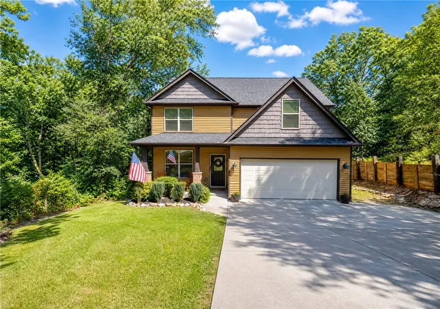 Photo 50 of Sale Pending at 200 Hunters Woods Dr, Simpsonville, SC 29680 | MLS# 20305899 | Listing updated on 2026-09-12