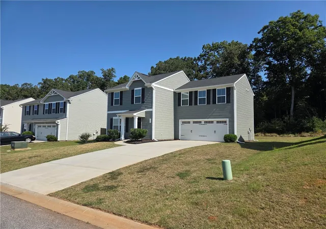 Photo 3 of Single family home for sale at 159 Barrington Crk Rd, Piedmont, SC 29673 | MLS# 20306031 | Listing updated on 2026-09-09