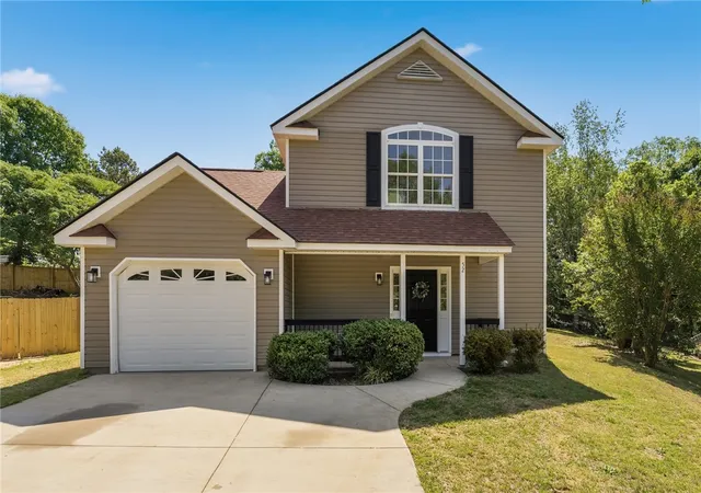 Photo 1 of Single family home for sale at 52 Uneeda Dr, Greenville, SC 29605 | MLS# 20306037 | Listing updated on 2026-09-10