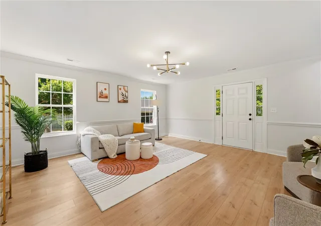 Photo 4 of Single family home for sale at 52 Uneeda Dr, Greenville, SC 29605 | MLS# 20306037 | Listing updated on 2026-09-10