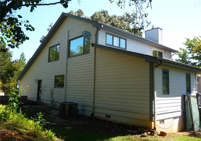 Photo 3 of Single family home for sale at 109 Lake Ridge Cir, Walhalla, SC 29691 | MLS# 20304984 | Listing updated on 2026-09-11