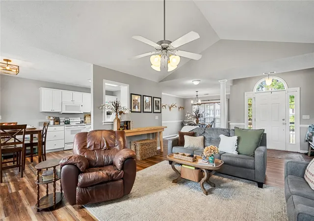 Photo 3 of Sale Pending at 108 Thorncliff Pl, Anderson, SC 29625 | MLS# 20305993 | Listing updated on 2026-10-28