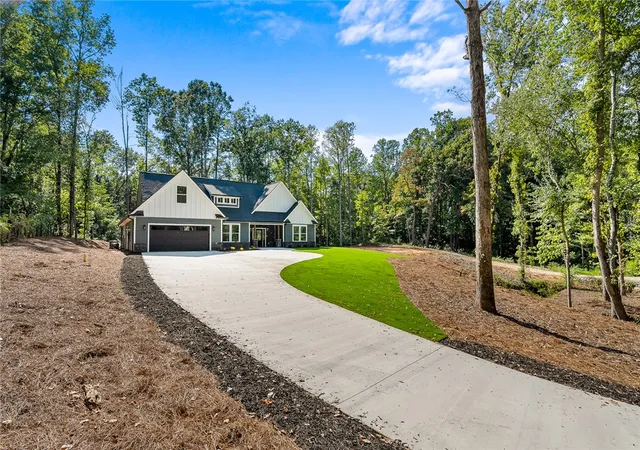 Photo 3 of Single family home for sale at 217 Fox Trl, Anderson, SC 29621 | MLS# 20305986 | Listing updated on 2026-09-10