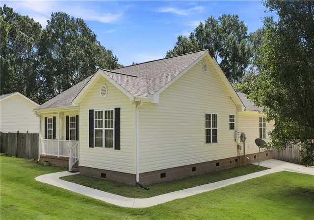Photo 3 of Single family home for sale at 1213 Centerville Rd, Anderson, SC 29625 | MLS# 20306057 | Listing updated on 2026-10-15