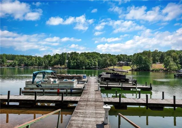 Photo 2 of Single family home for sale at 505 Waters Edge Ct, West Union, SC 29696 | MLS# 20306009 | Listing updated on 2026-09-10