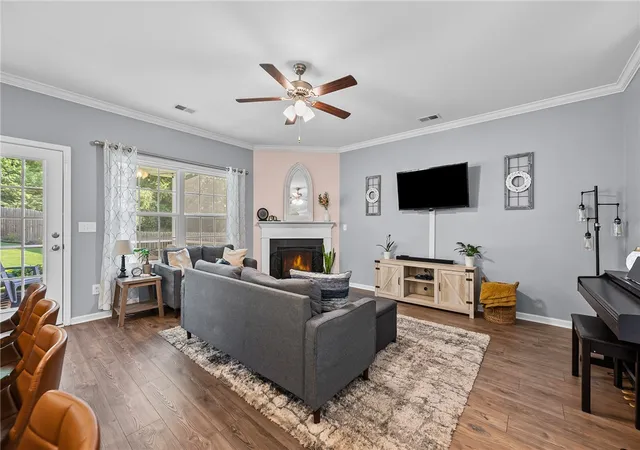 Photo 2 of Sale Pending at 719 Camberwell Rd, Simpsonville, SC 29680 | MLS# 20306006 | Listing updated on 2026-09-22