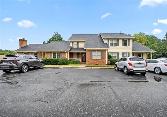 Photo 4 of Townhouse for sale at 2004 Cardinal Park Dr, Anderson, SC 29621 | MLS# 20306030 | Listing updated on 2026-09-21
