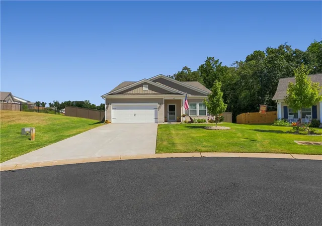 Photo 2 of Manufactured home for sale at 409 Sonoma Ct, Seneca, SC 29678 | MLS# 20306034 | Listing updated on 2026-09-10