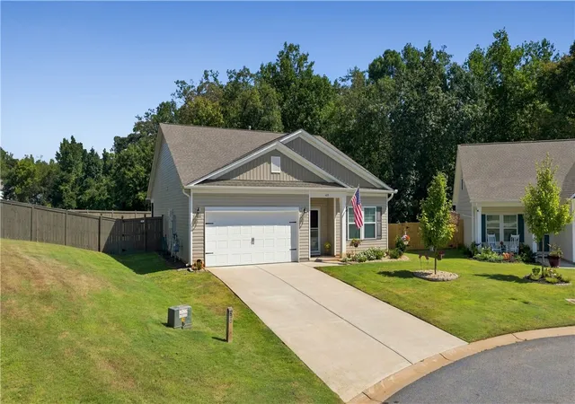 Photo 3 of Manufactured home for sale at 409 Sonoma Ct, Seneca, SC 29678 | MLS# 20306034 | Listing updated on 2026-09-10