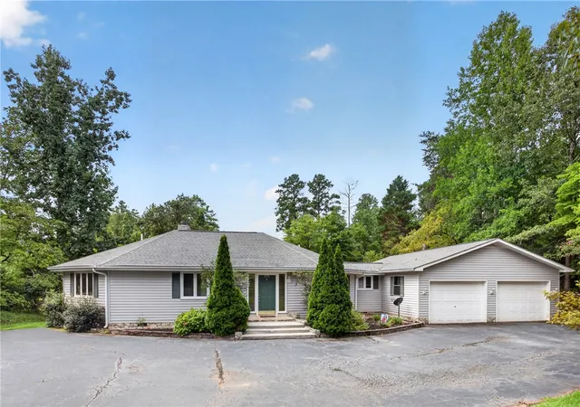 Photo 1 of Single family home for sale at 502 Leprechaun Ln, Westminster, SC 29693 | MLS# 20306070 | Listing updated on 2026-09-10