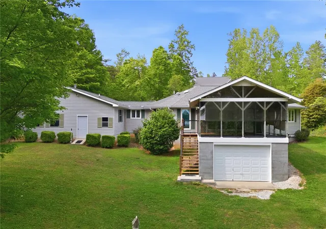 Photo 2 of Single family home for sale at 502 Leprechaun Ln, Westminster, SC 29693 | MLS# 20306070 | Listing updated on 2026-09-10