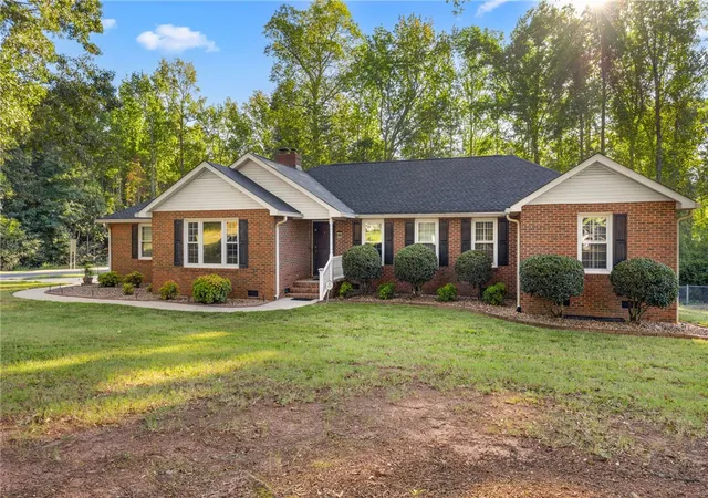 Photo 1 of Single family home for sale at 230 Northridge Dr, Anderson, SC 29621 | MLS# 20306058 | Listing updated on 2026-09-19