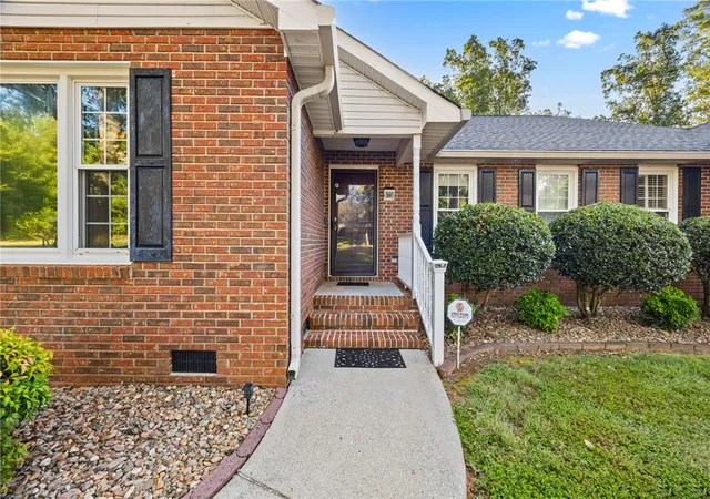 Photo 3 of Single family home for sale at 230 Northridge Dr, Anderson, SC 29621 | MLS# 20306058 | Listing updated on 2026-09-19