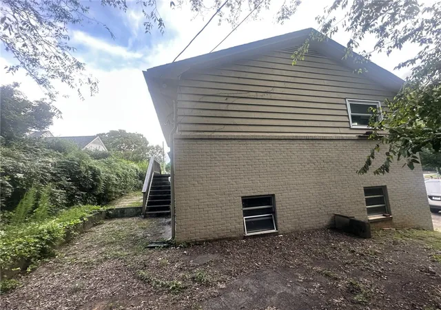 Photo 3 of Single family home for sale at 502 Seneca St, Seneca, SC 29678 | MLS# 20306076 | Listing updated on 2026-09-11