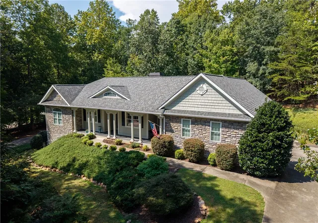 Single family home for sale at 122 Grand Summit Dr, Seneca, SC 29672 | MLS# 20306040