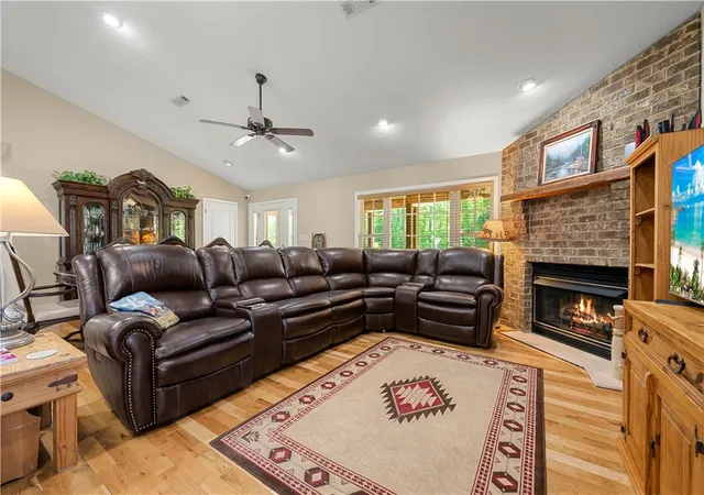 Photo 4 of Single family home for sale at 304 Capps Rd, Walhalla, SC 29691 | MLS# 20306089 | Listing updated on 2026-09-11