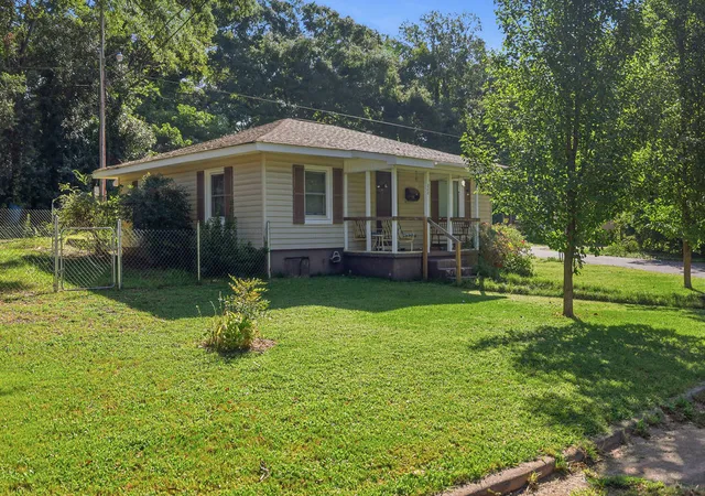 Photo 3 of Single family home for sale at 200 K St, Anderson, SC 29625 | MLS# 20306087 | Listing updated on 2026-09-17
