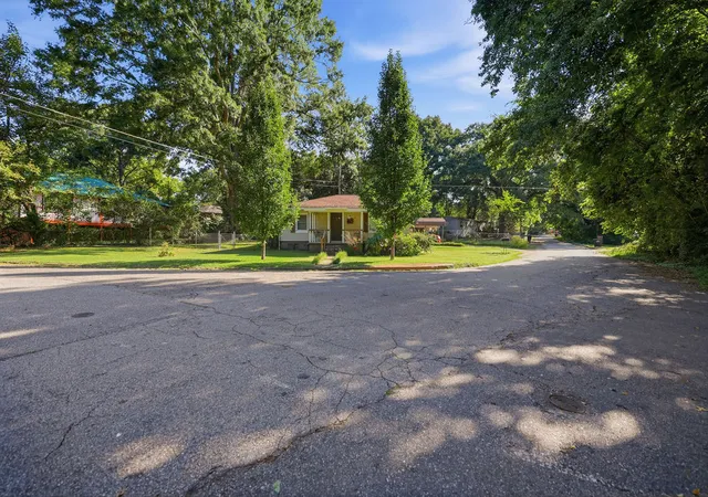 Photo 3 of Single family home for sale at 200 K St, Anderson, SC 29625 | MLS# 20306087 | Listing updated on 2026-09-17