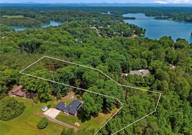 Photo 2 of Sale Pending at 322 Elclay Dr, Seneca, SC 29672 | MLS# 20306090 | Listing updated on 2026-09-11