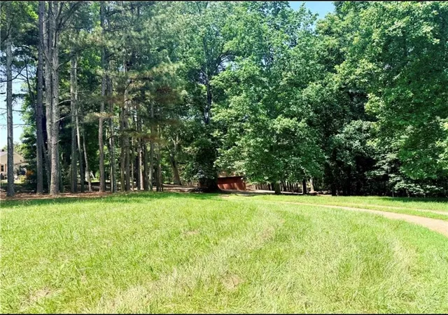 Photo 4 of Sale Pending at 322 Elclay Dr, Seneca, SC 29672 | MLS# 20306090 | Listing updated on 2026-09-11