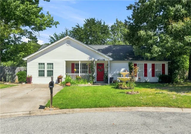 Photo 1 of Single family home for sale at 3 Winter Pl, Fountain Inn, SC 29644 | MLS# 20306047 | Listing updated on 2026-09-11