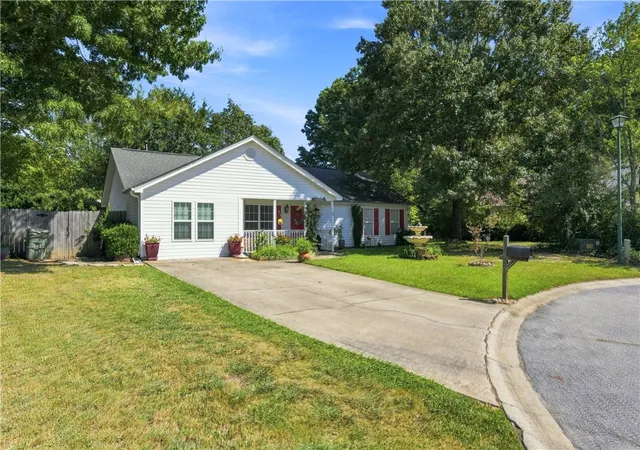Photo 2 of Single family home for sale at 3 Winter Pl, Fountain Inn, SC 29644 | MLS# 20306047 | Listing updated on 2026-09-11