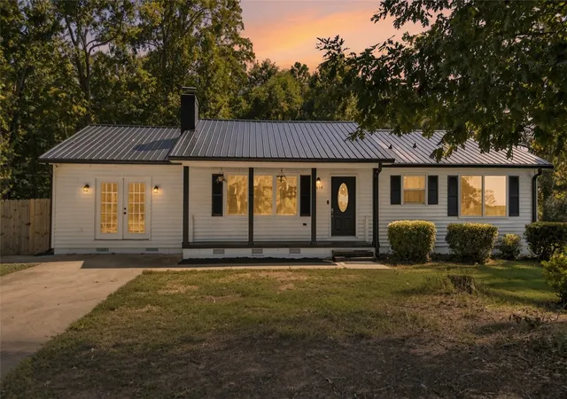 Photo 1 of Single family home for sale at 1614 Manse Jolly Rd, Anderson, SC 29621 | MLS# 20306097 | Listing updated on 2026-10-16